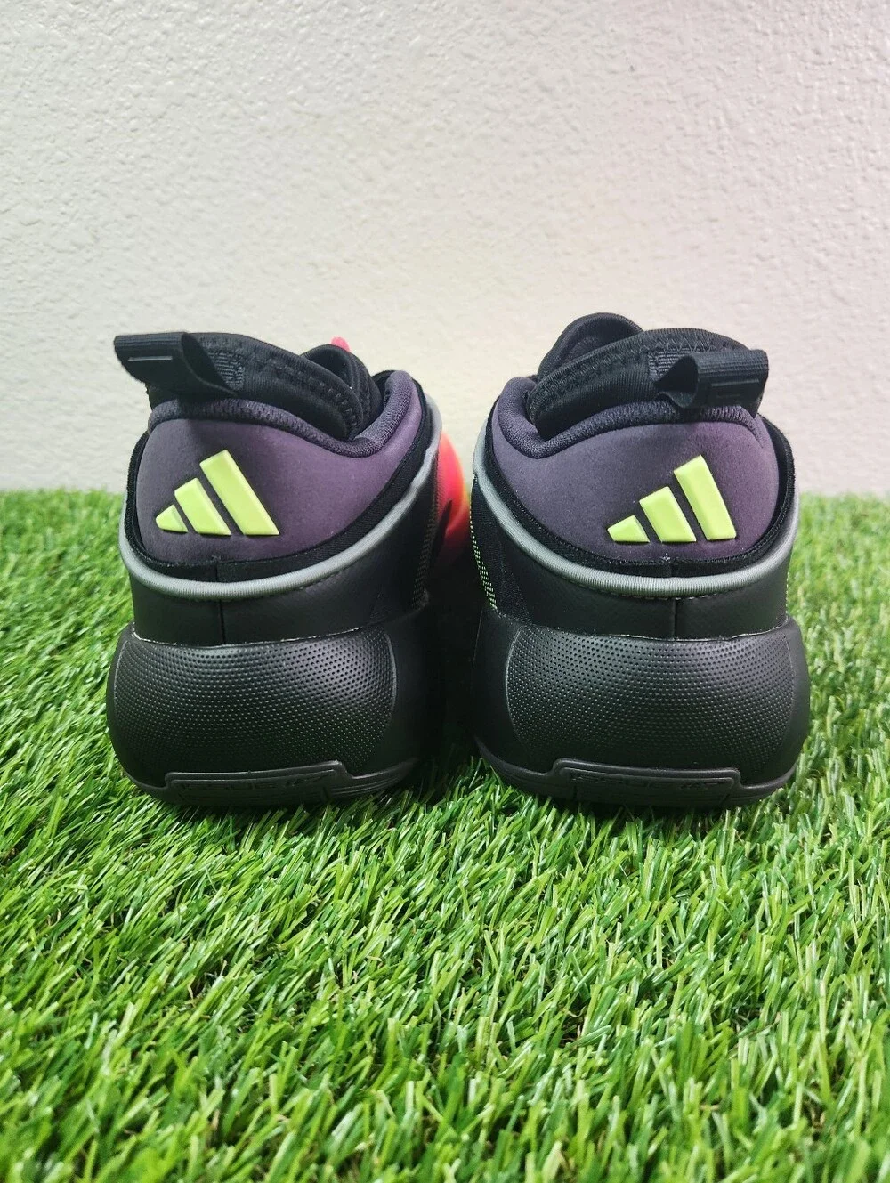 Men’s Size 10.5 Adidas D.O.N Issue 7 Black/Pink/Yellow Rainbow Basketball Shoes